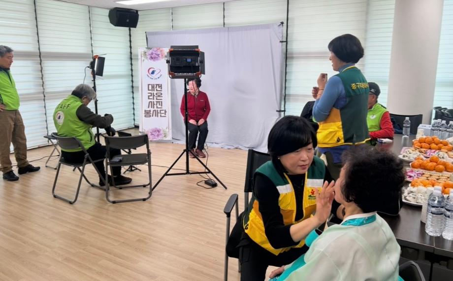 (석교동) 석교동 자원봉사협의회, 기록하는 장수사진 촬영 봉사 추진 이미지