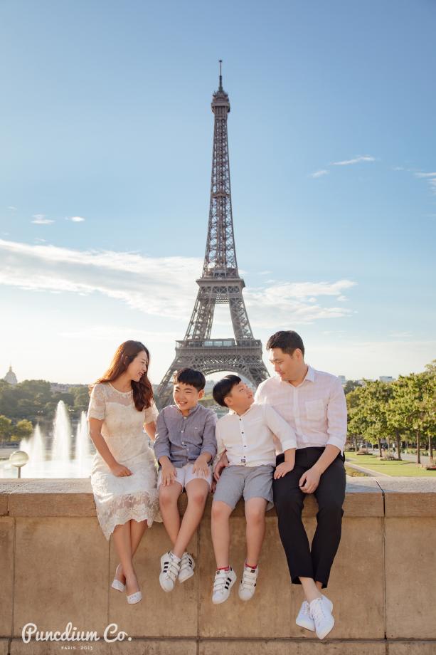 파리에서 두 아들과 함께한 결혼10주년 리마인드 웨딩촬영 이미지