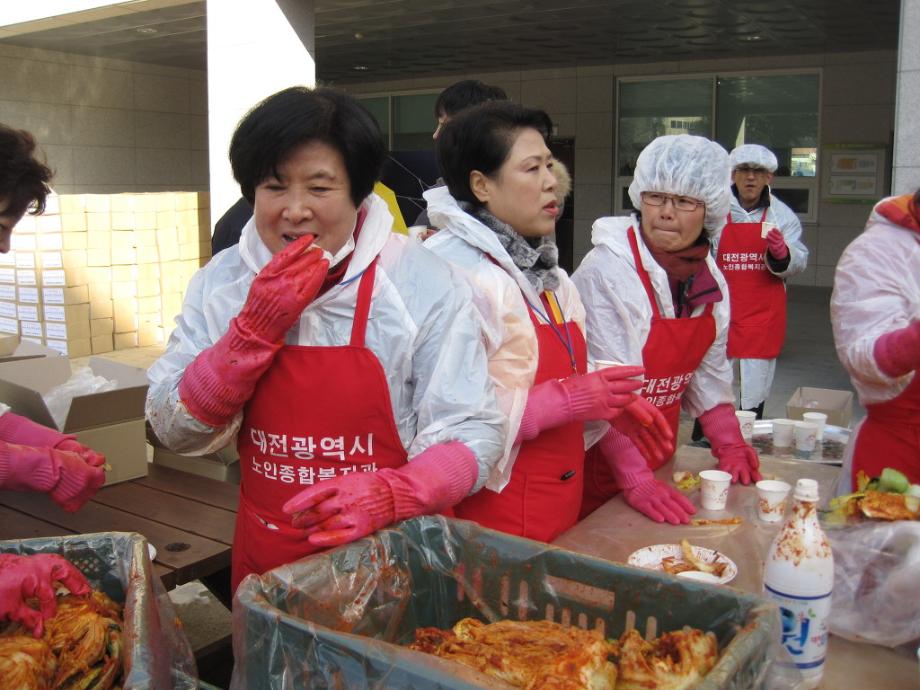 2010년 행복김장 나눔 행사 자원봉사 참여 이미지