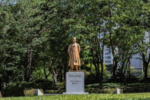 단재 신채호 선생 동상(서대전시민공원)