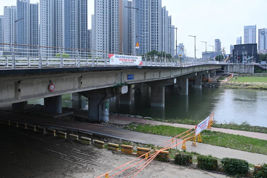 장마철 폭우피해(유등교 침하)